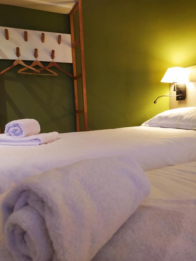 Hotel Le Corbusson Saint-Berthevin Dış mekan fotoğraf