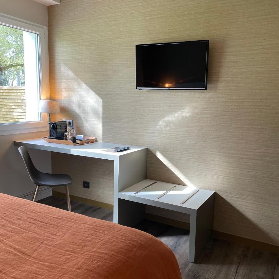 Hotel Le Corbusson Saint-Berthevin Dış mekan fotoğraf