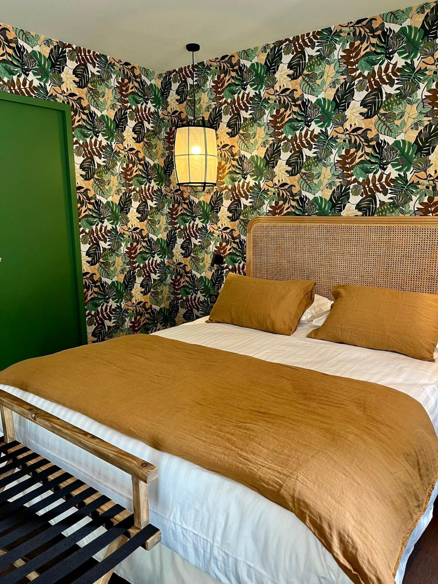 Hotel Le Corbusson Saint-Berthevin Dış mekan fotoğraf